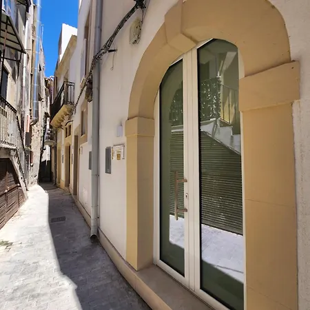 Ortigia Vicolo Lettighieri 22 *